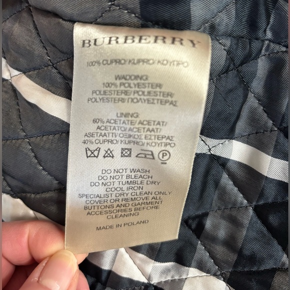 Women’s Burberry Black Trench Coat. Size US 8. Well loved! Still great condition - Picture 4 of 8